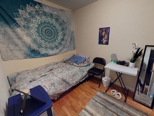 Building Photo - 623 S 42nd St