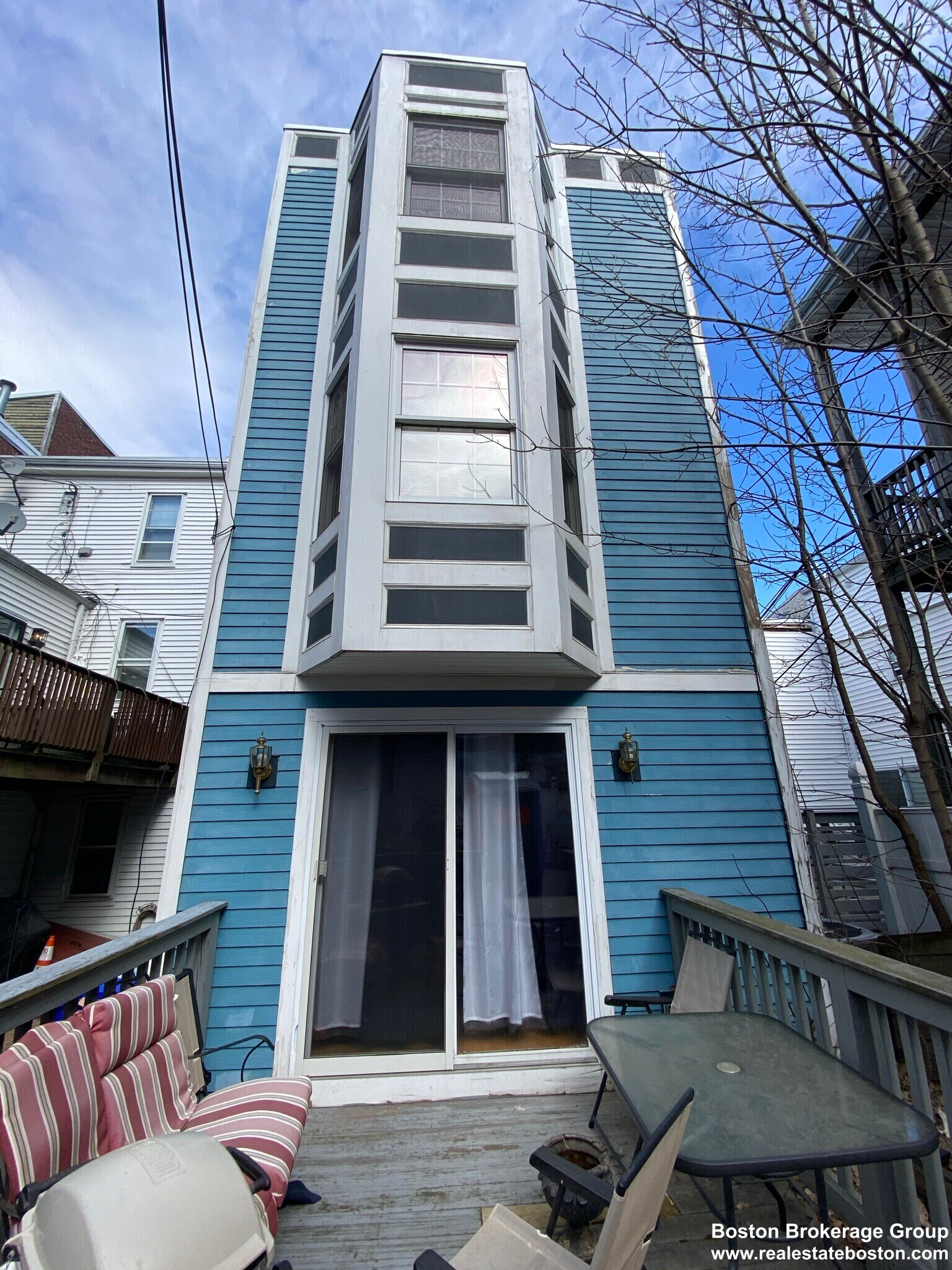 Building Photo - 241 West Third St. Unit 2