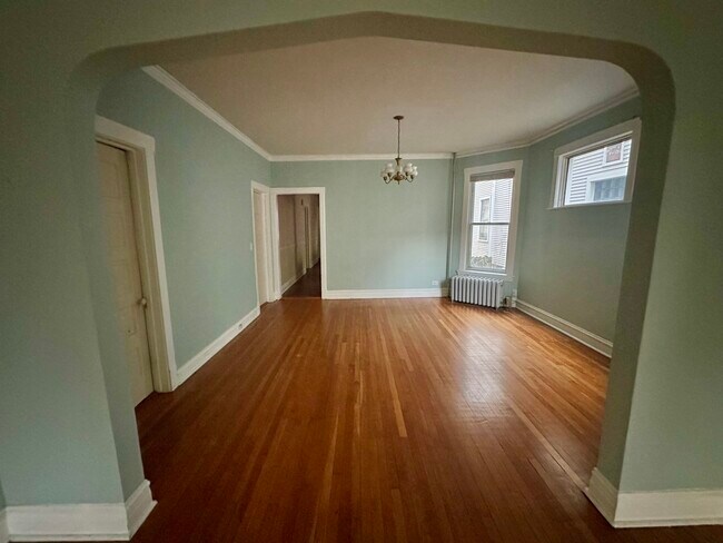 Building Photo - 1340 W Rosedale Ave