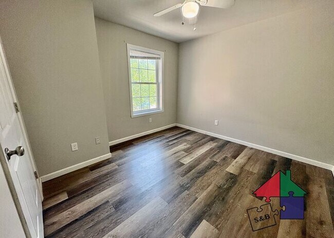Building Photo - Spacious Milton 3 Bedroom - Pet Friendly!