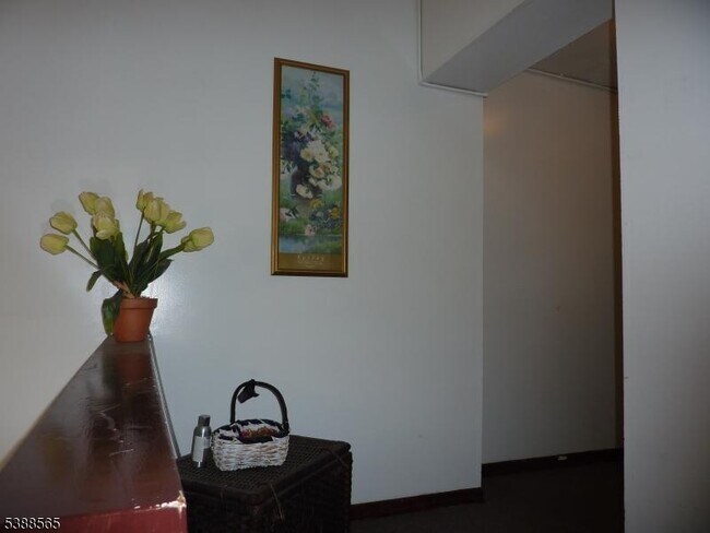 Building Photo - 466 Pompton Ave