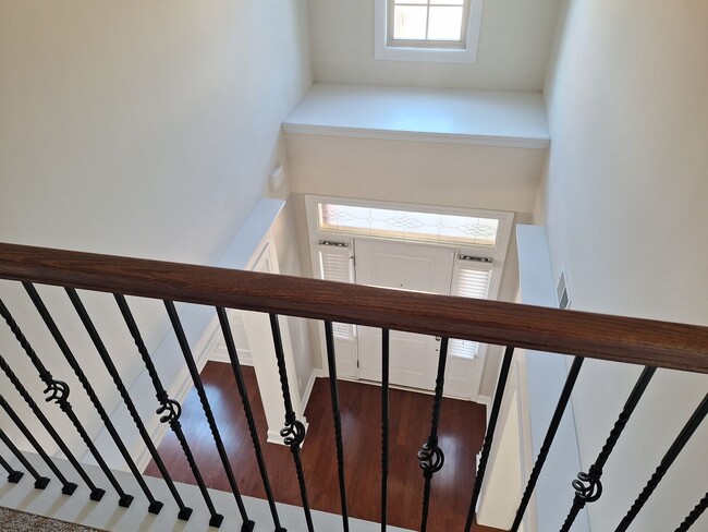 Building Photo - MARCH MOVE IN SPECIAL - $300 off FIRST FUL...