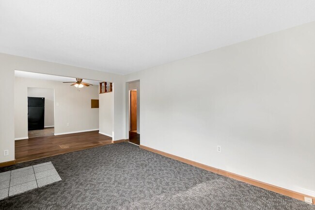 Building Photo - Spacious 3 Bedroom Ready to be rented. Section 8 Welcome