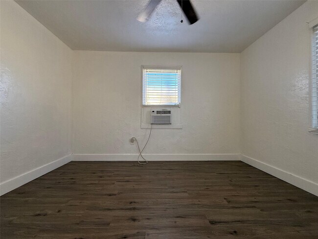 Building Photo - 1739 Moffett St