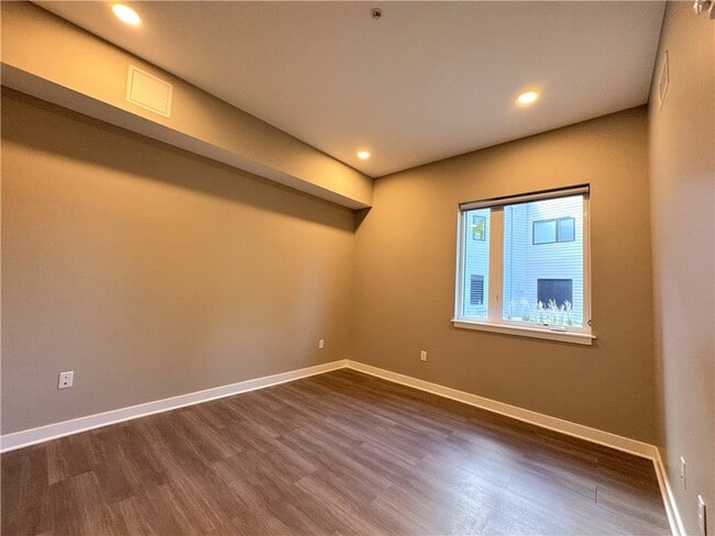 Building Photo - 625 S Goodman St