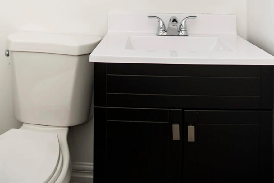 Building Photo - 1056 W Lill Ave