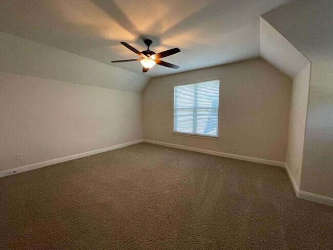 Building Photo - 1605 Le Mans Ln