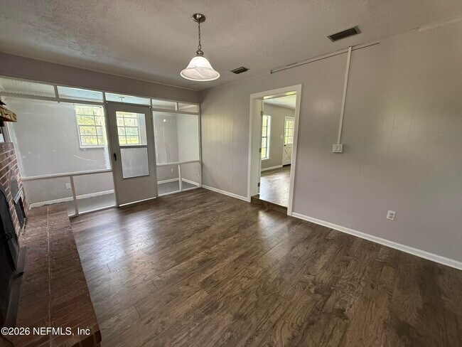 Building Photo - 7451 Crill Ave