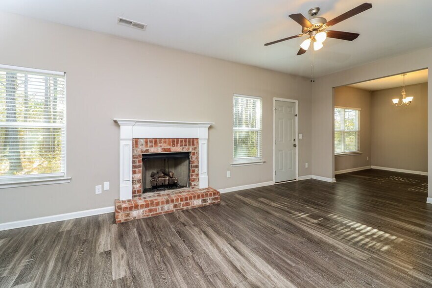 Building Photo - 97 Moss Way