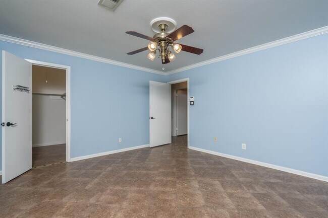Building Photo - 9423 Highmeadow Dr