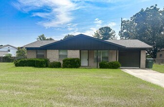 Building Photo - 3 Bedroom 1.5 Bath House in PG School Dist...