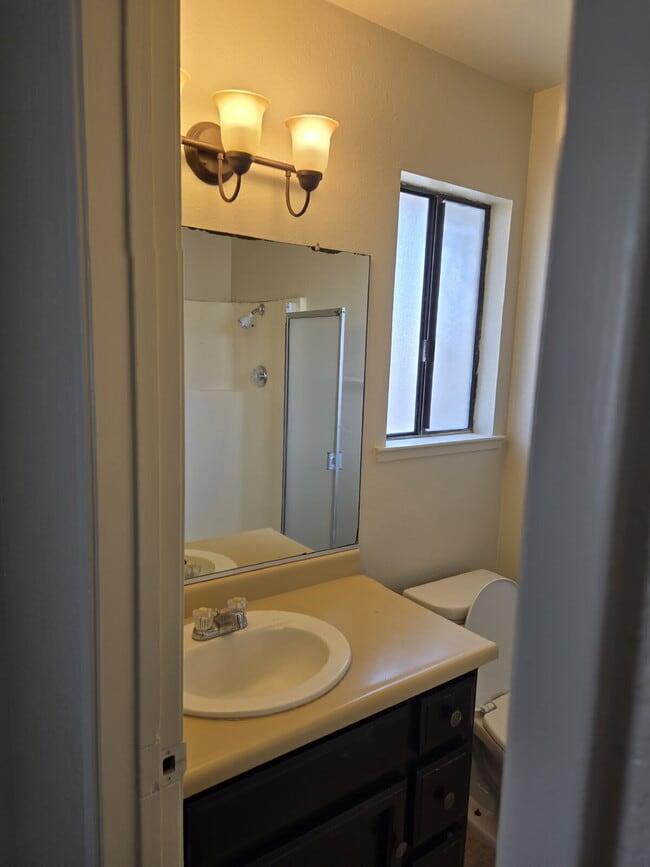 Building Photo - Competitively priced Two Bedroom Apartment...