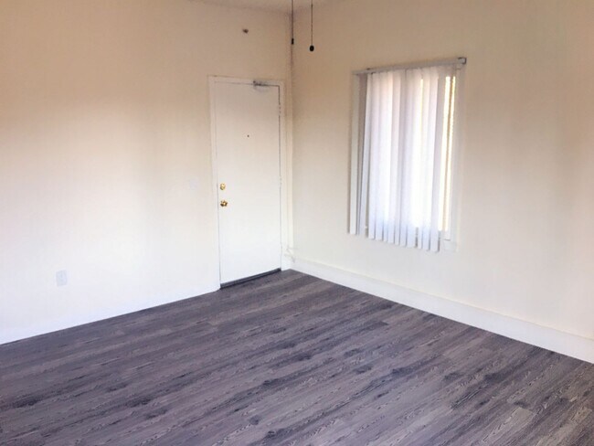 Interior Photo - mon5233
