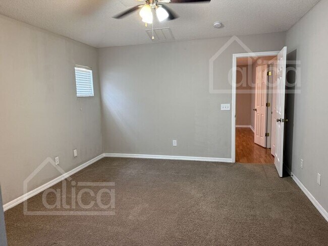 Building Photo - 109 Whispering Pines Way