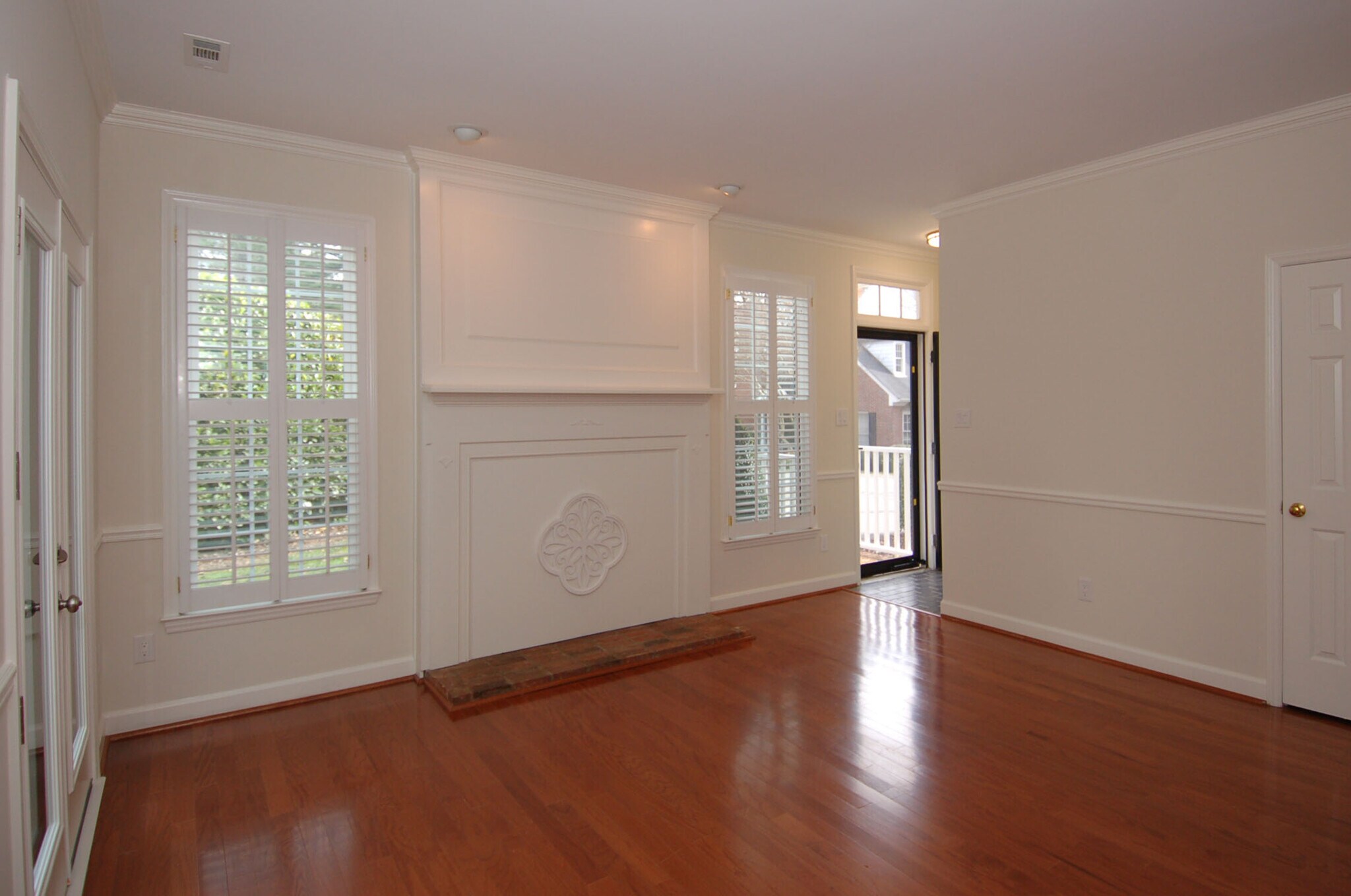 Building Photo - 1651 Village Glenn Dr