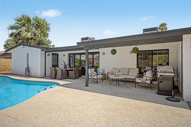 Building Photo - 5140 E Poinsettia Dr