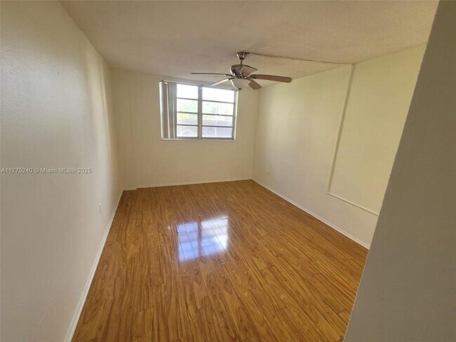 Building Photo - 2 bedroom in North Miami Beach FL 33162