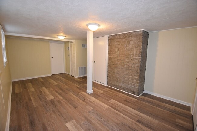 Building Photo - 2 Bedroom Home For Rent Fortville IN