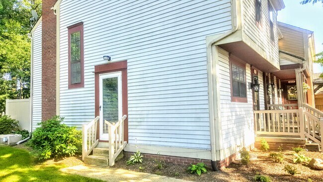 Building Photo - 1862 Beechwood Ave NE