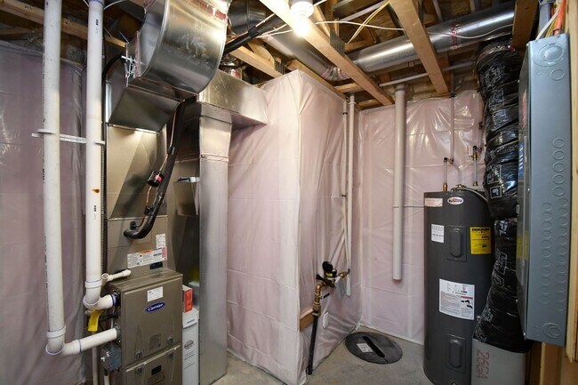 Building Photo - Spacious & Stylish 4-Bedroom Twinhome with...