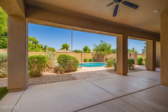 Building Photo - 15812 W Cypress St