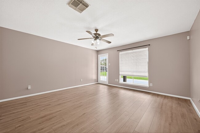 Building Photo - 4003 W Valley Dr