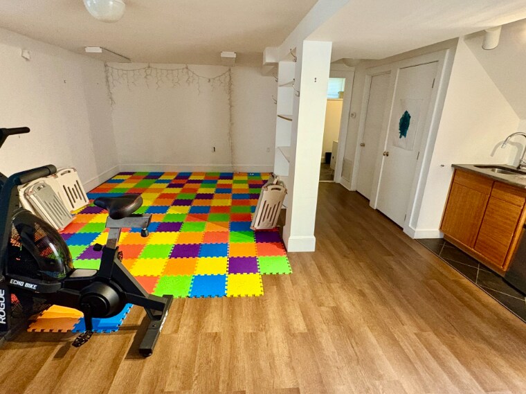 Building Photo - 7 Standish St