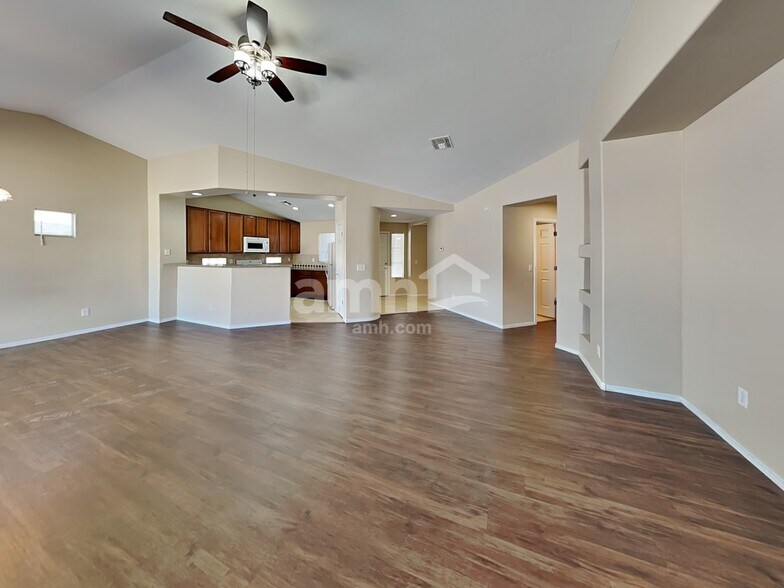 Building Photo - 11369 W Lincoln St