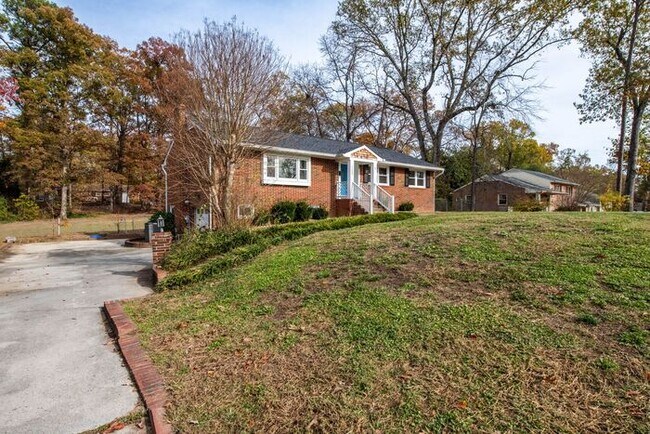 Building Photo - Newly remodeled 3/2.5