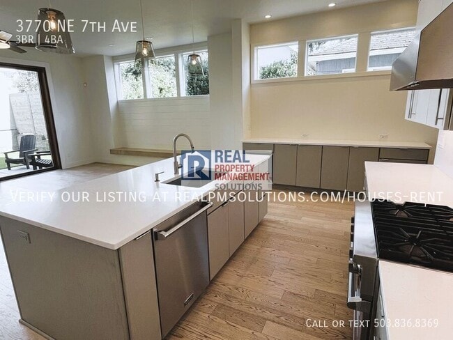 Building Photo - 3770 NE 7th Ave