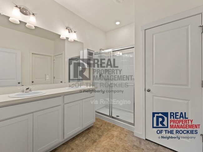 Building Photo - 920 London Wy