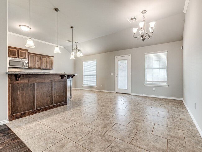 Building Photo - Updated Home + Montague Neighborhood + 3 b...