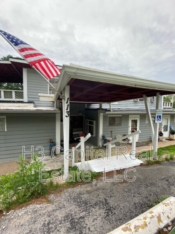 Building Photo - 113 Lucia Ln