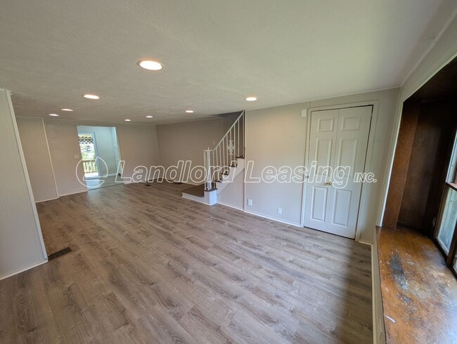Building Photo - Beautifully Updated Amherst Rental with Large Living Spaces