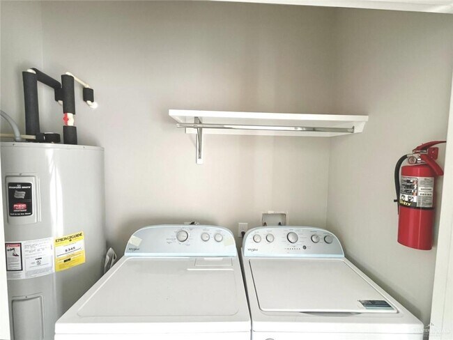 Building Photo - 12 W Kohala Ave