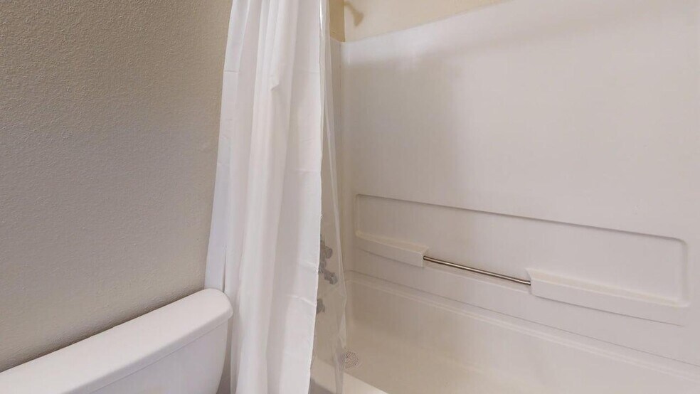 Building Photo - Charming 7-Bedroom Home in a Prime San Antonio Location!