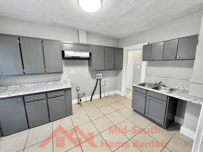 Building Photo - 3338 Coleman Ave