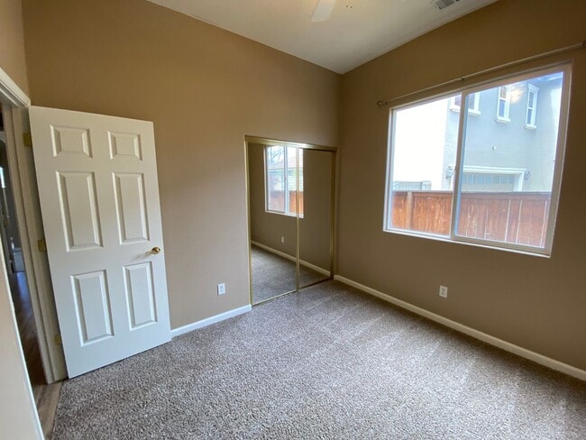 Building Photo - Beautiful 3 Bedroom + 1 FLEX ROOM Single Story House in South Meadows Reno