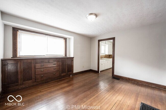 Building Photo - 4850 Hillside Ave