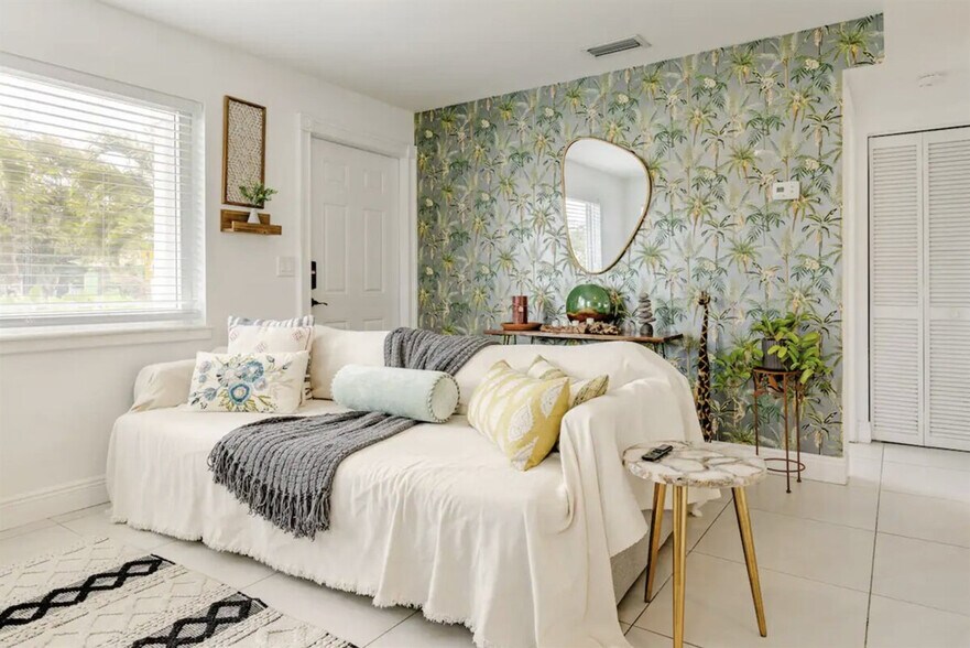 Building Photo - 415 S C St