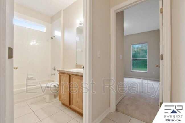 Building Photo - 14 Rymsen Ln