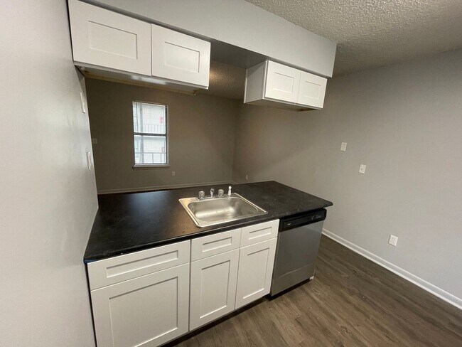 Building Photo - Fully renovated. New owner. Improved prope...