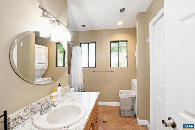 Building Photo - 1210 Chatham Ridge