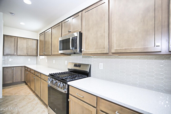 Building Photo - 815 W Finch Dr