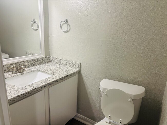 Building Photo - 6200 W Tidwell Rd