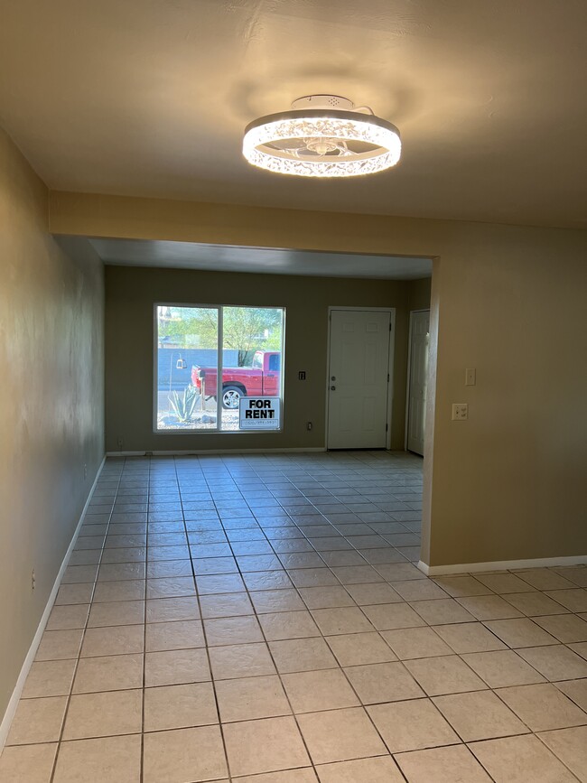 Building Photo - 2855 W Calle Ocio