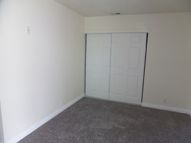 Building Photo - 3 Bedroom-2 Bathroom Single Story Home in ...