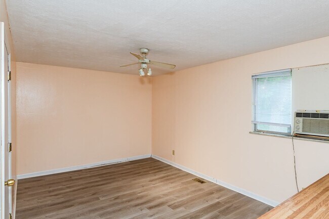 Building Photo - DAYTON, OH - GREENWICH VILLAGE - 3 BED, 1....