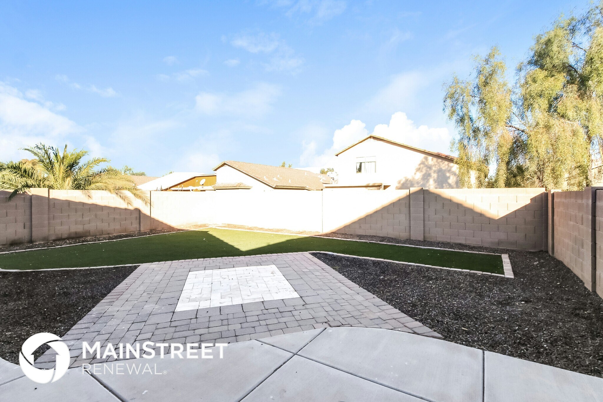 Building Photo - 1634 W La Salle St