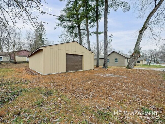 Building Photo - 4744 Midland Dr